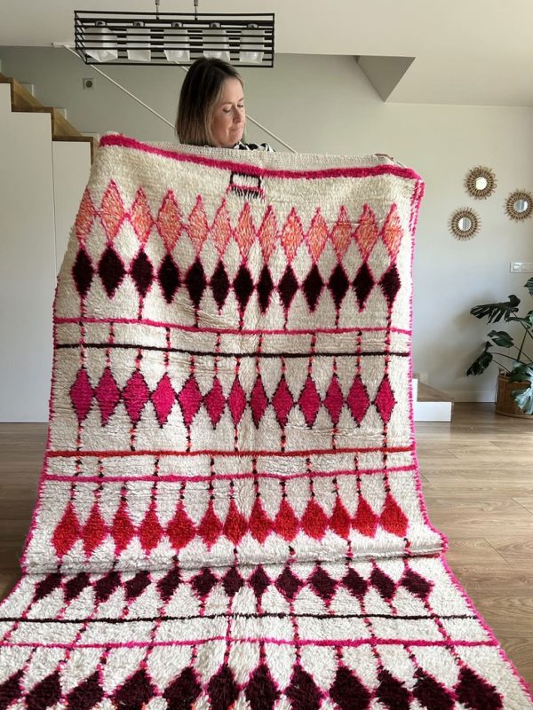 Azilal Berberteppich mit Rautenmuster in Fuchsia