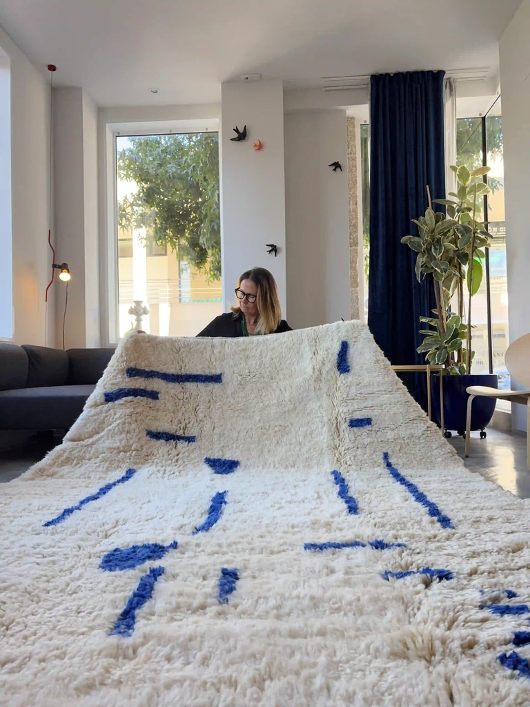 Beni Ouarain Teppich „Blue“ mit blauen Linien 300 × 210 cm 11 Beni Ouarain Teppich „Blue“ mit blauen Linien
