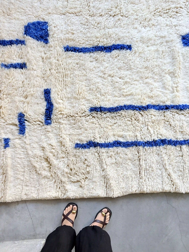 Beni Ouarain Teppich „Blue“ mit blauen Linien 300 × 210 cm 7 Beni Ouarain Teppich „Blue“ mit blauen Linien