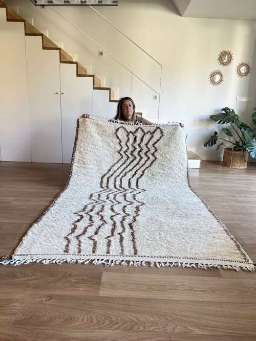 Beni Ouarain Teppich mit braunen Linien