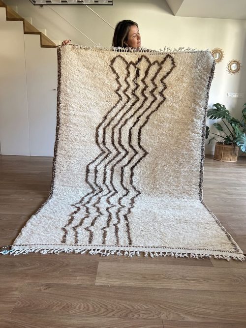 Beni Ouarain Teppich mit braunen Linien