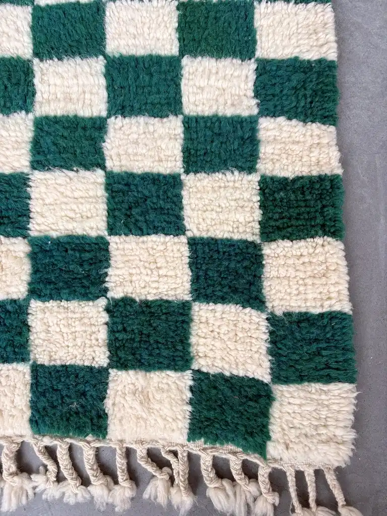 Grüner Beni Ouarain Teppich „Green Gambit“ mit Schachbrettmuster 141 × 100 cm 4 Grüner Beni Ouarain Teppich mit Schachbrettmuster