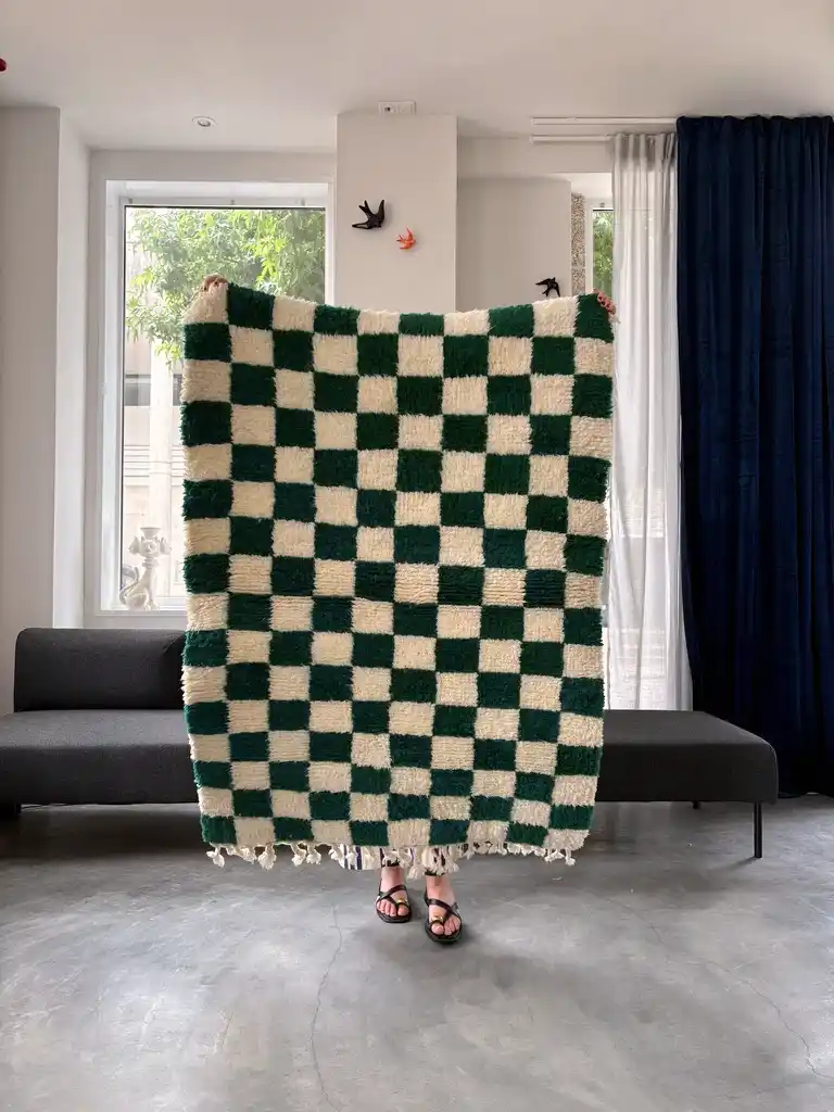 Grüner Beni Ouarain Teppich „Green Gambit“ mit Schachbrettmuster 141 × 100 cm 6 Grüner Beni Ouarain Teppich mit Schachbrettmuster
