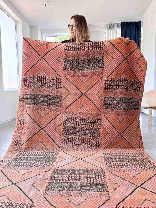 Kelim Teppich rosa vintage mit grafischem Muster