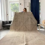 Kelim mit geometrischem Muster in Schwarz und Braun