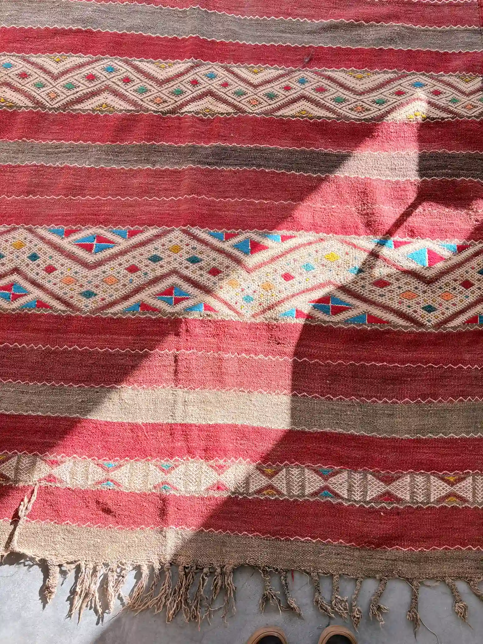 Antiker marokkanischer Kelim „Hanbal“ in Bordeauxrot 296 × 154 cm 10 antiker marokkanischer Kelim in Bordeauxrot