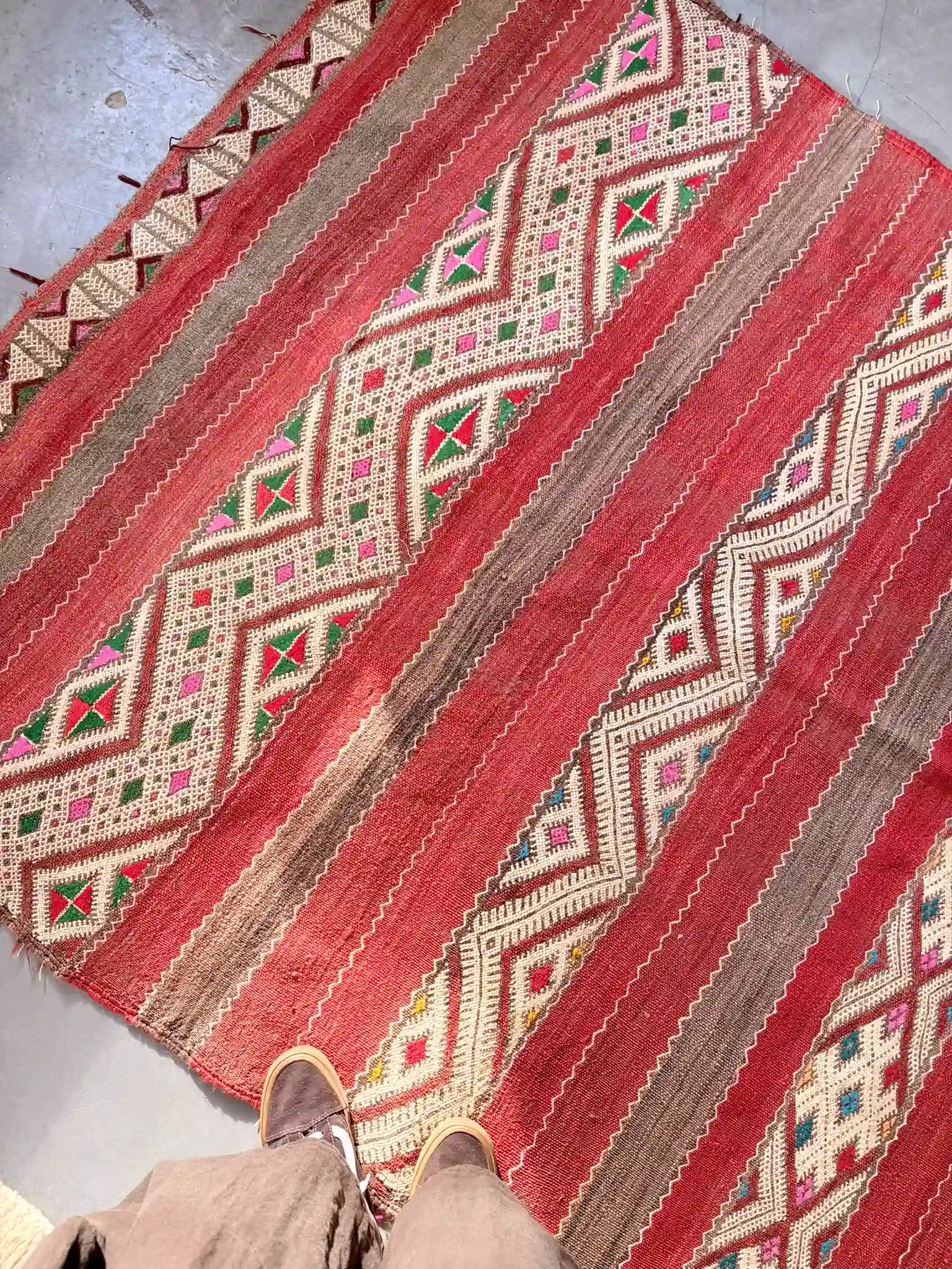 Antiker marokkanischer Kelim „Hanbal“ in Bordeauxrot 296 × 154 cm 9 antiker marokkanischer Kelim in Bordeauxrot