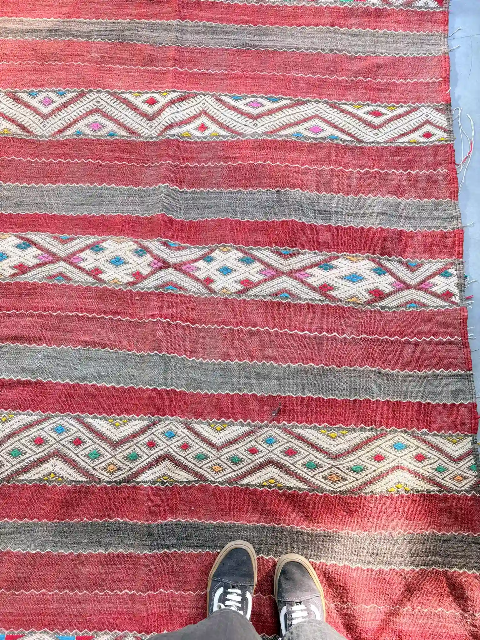 Antiker marokkanischer Kelim „Hanbal“ in Bordeauxrot 296 × 154 cm 8 antiker marokkanischer Kelim in Bordeauxrot
