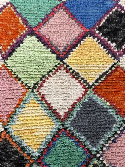 bunter Boucherouite Teppich mit Rautenmuster