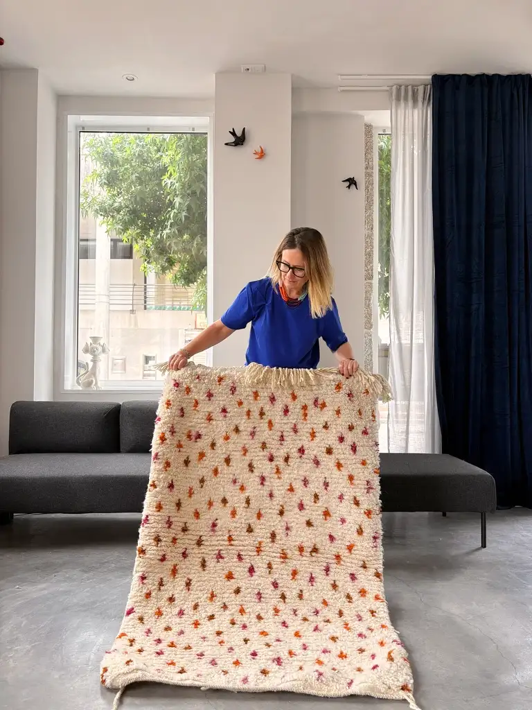 BERBERIAN KILIM STORE 3 kleiner Beni Ouarain Teppich mit rosa orangen Punkten